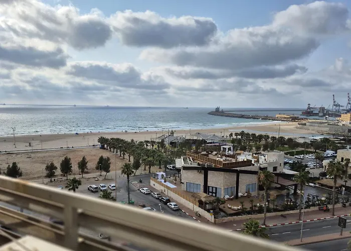 Lovely Three-Room Apartment Above The Promenade
