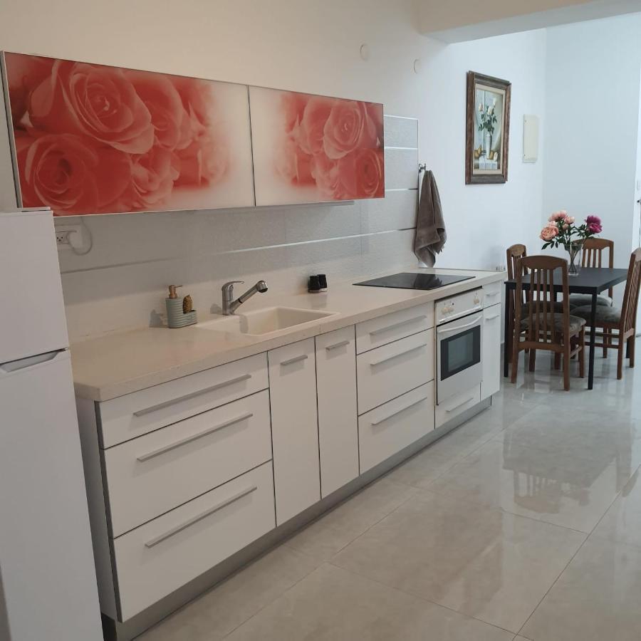 Lovely Three-room Above The Promenade Apartment *