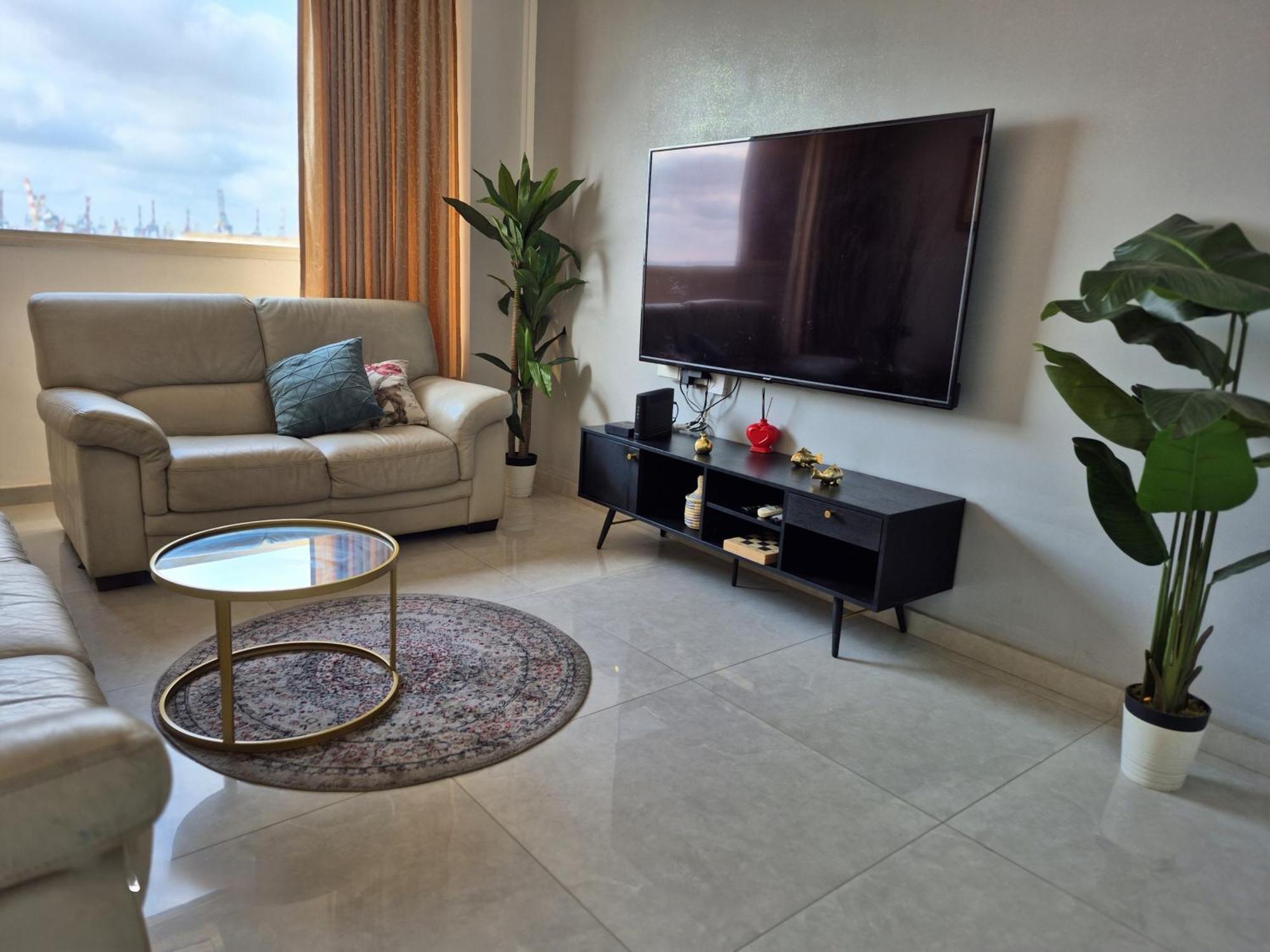 Lovely Three-room Above The Promenade Apartment *